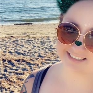 Meet your Posher, Danielle